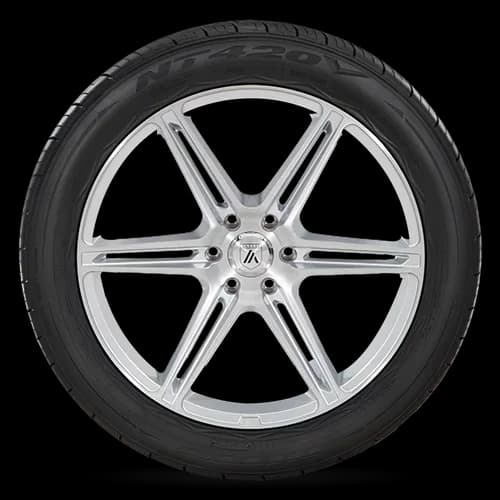 Nitto NT420V tire — side view