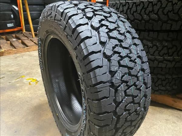 Comforser CF1100 A/T 275/40R22 tire