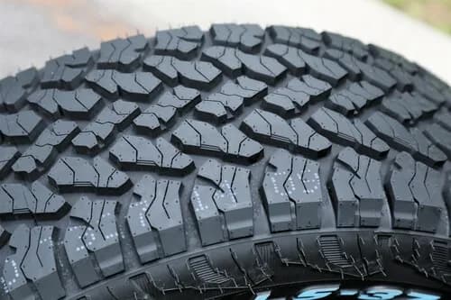 Lancaster LS-37 A/T 265/40R18 tire