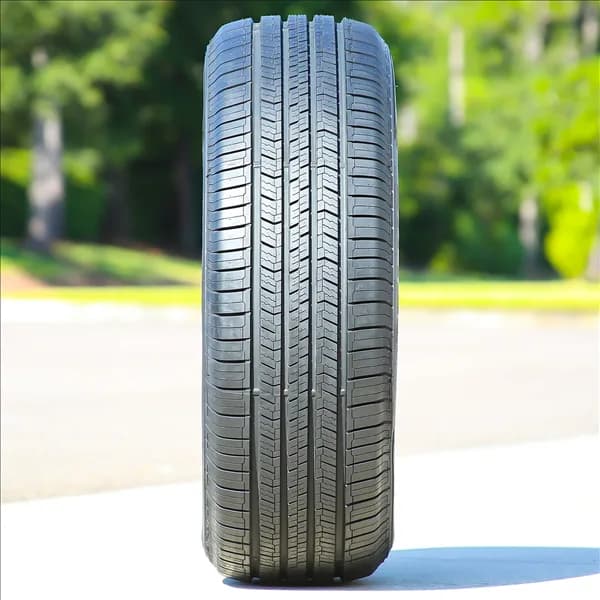 Royalblack MILAGEMAX SUV/CUV 235/65R17 tire